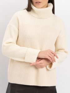 Джемпер высокое горло л31175 молочный